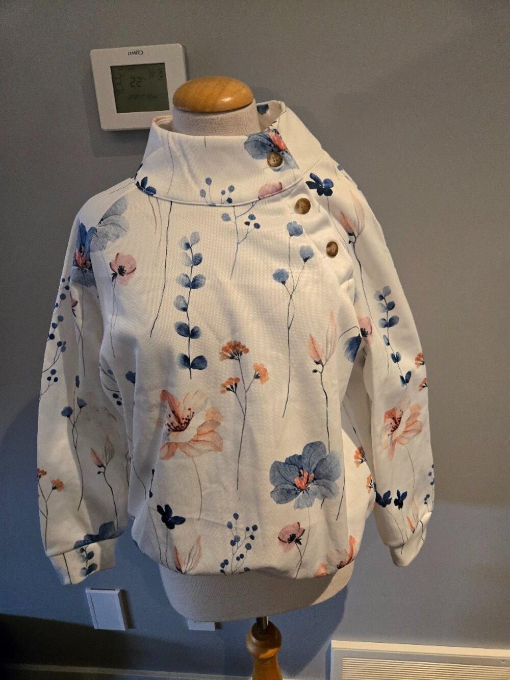 Emery Rose Floral Mock Neck Button Sweatshirt | Size Medium | White Multicolor